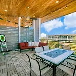 Luxury Penthouse Overlooking Riverwalk W Free Parking Pet Friendly Centrally Located On The Riverwalk