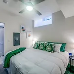 Luxury Penthouse Overlooking Riverwalk W Free Parking Pet Friendly Centrally Located On The Riverwalk