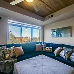 Luxury Penthouse Overlooking Riverwalk W Free Parking Pet Friendly Centrally Located On The Riverwalk