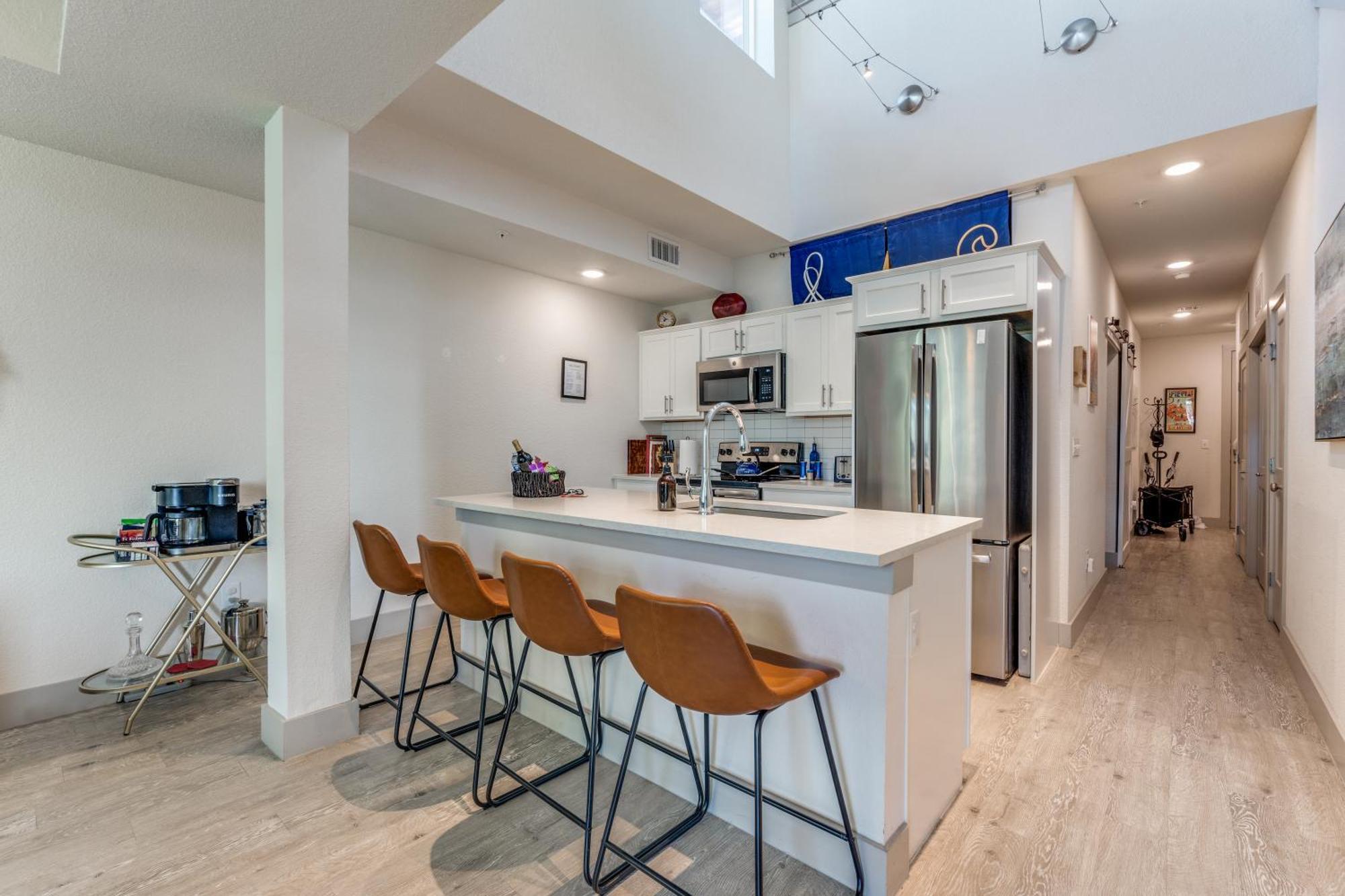 Luxury Penthouse Overlooking Riverwalk W Free Parking Pet Friendly Centrally Located On The Riverwalk * San Antonio